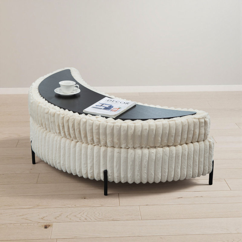 Repose-pieds en fausse fourrure avec rangement en forme de croissant, Beige