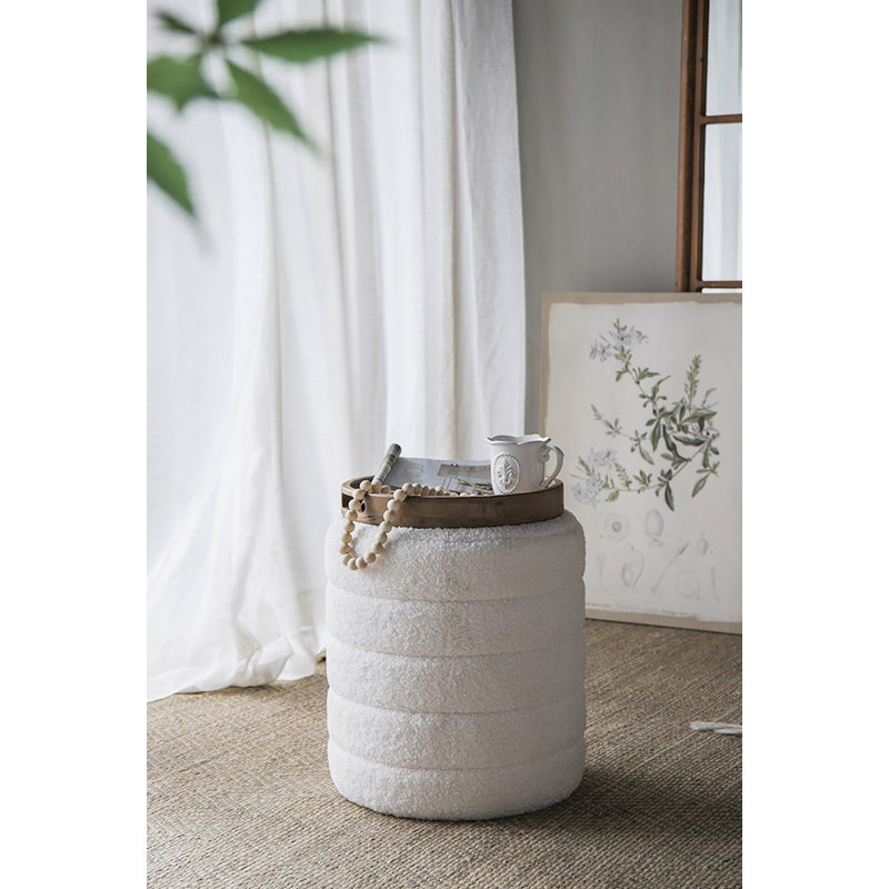Élégante table basse en bois avec rangement dissimulé, parfaite pour organiser et rehausser le décor de votre salon.