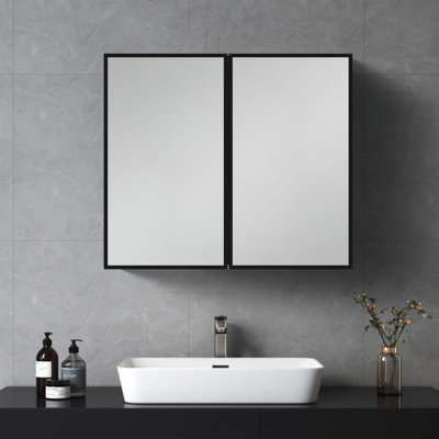 Armoire de salle de bain polyvalente avec de nombreuses fonctionnalités avancées pour un rangement amélioré