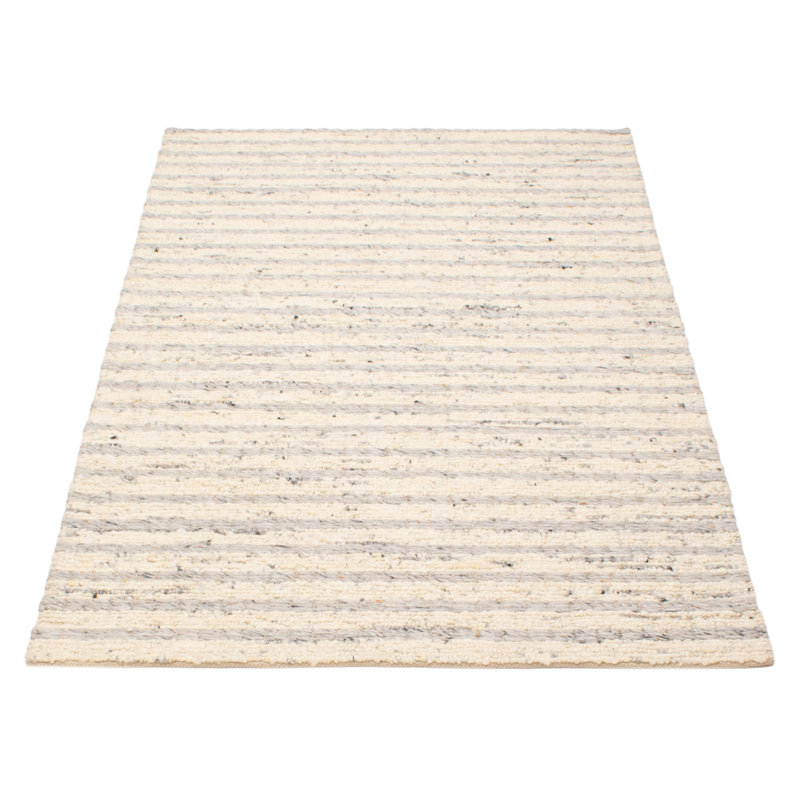 Confort moelleux avec un look et une texture artisanaux. Les fils doux et lustrés sont tissés à la main pour créer un éventail de textures, y compris des boucles surdimensionnées et des surfaces planes riches en dimensions.
