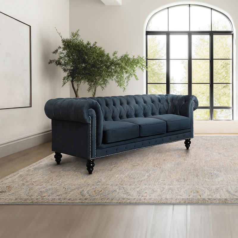 Canapé Chesterfield à accoudoirs roulés 87 po Finbarr, Velours bleu marine
