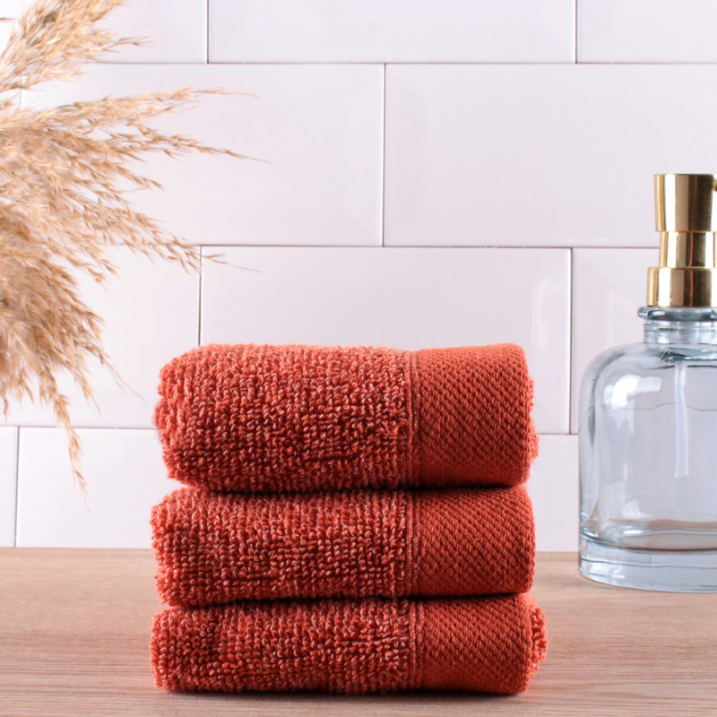 Merth Plush Washcloth, Red
