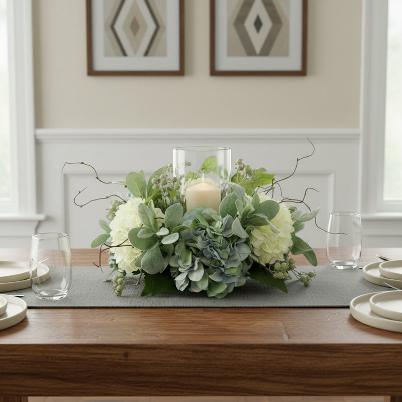 Centre de table avec hortensias, oreille d'agneau et baies