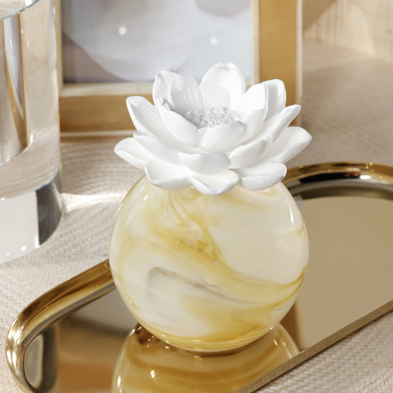 Diffuseur d'huile parfumée en porcelaine Petals, Bergamote et poivre rose, 6,76 oz