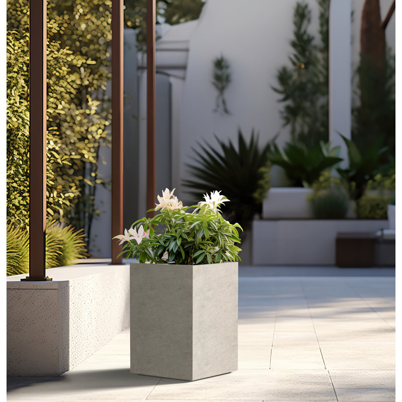 Grand pot à fleurs 19 po, Jaune pâle, H 16 po x l 11,5 po x P 11,5 po