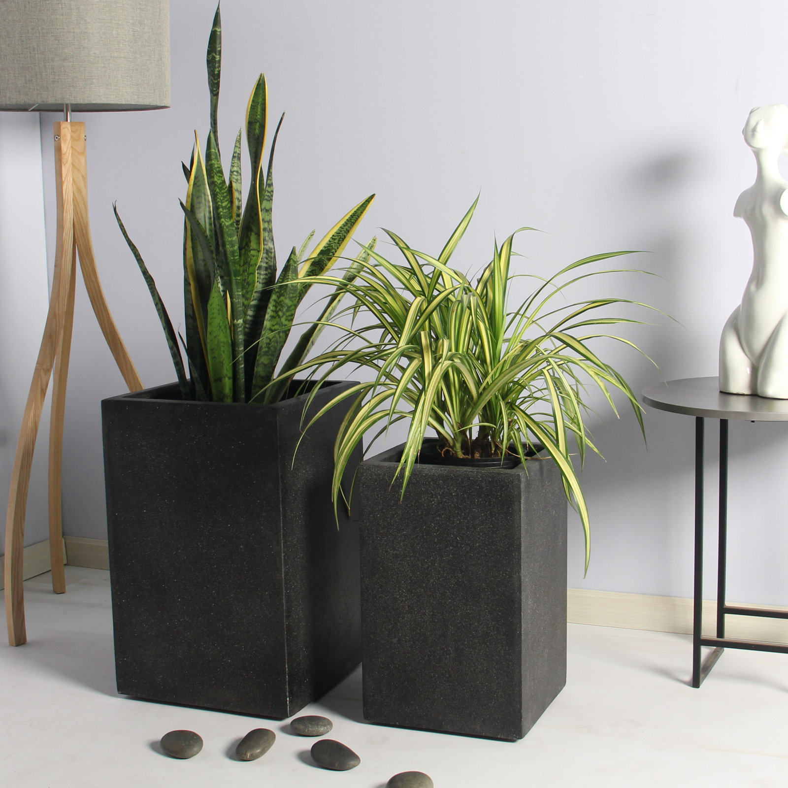 Mariano 15" Pot Planter, Black