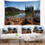 Paysage, magnifique lac transparent avec tapisserie de pins-28491331