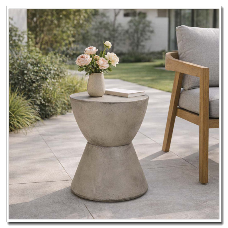 Table d'appoint d'extérieur en béton léger