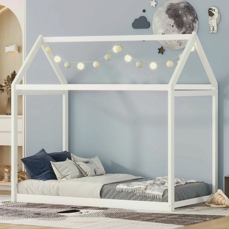 Lit simple en bois