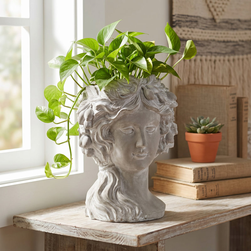 Pot à fleurs en ciment Bethea, H 11,6 po x l 7,9 po x P 8,9 po, Gris