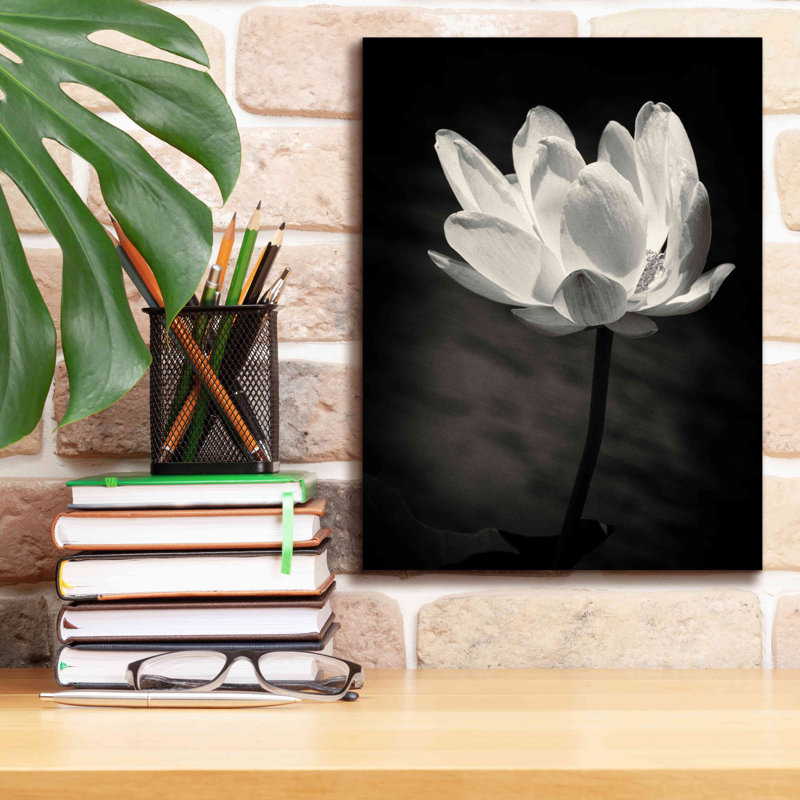 «Lotus Flower X» par Debra Van Swearingen, art mural sur toile, H 16 po x l 12 po x P 0,75 po