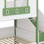 Lit superposé avec conception de cabane et rangement sous l'escalier pour des chambres ludiques-525019697-525019698