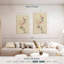 Grande fleur rose Harnek sur une tige-108664133