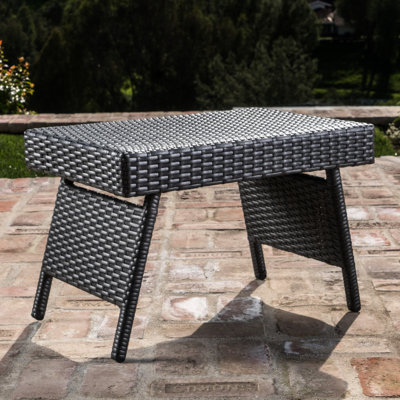 Table Pe Pe, grise et structure en fer, P 16 po x l 24 po H 15,75 po, sans assemblage requis Fabrication grise, 24 po x 16 po x 15,75 po, pour un style urbain