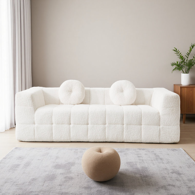 Canapé moderne de 84,6 pouces sans os avec deux coussins décoratifs circulaires, tissu en polyester à poils longs texturé litchi doux pour la peau et canapé en mousse à carreaux à trois places