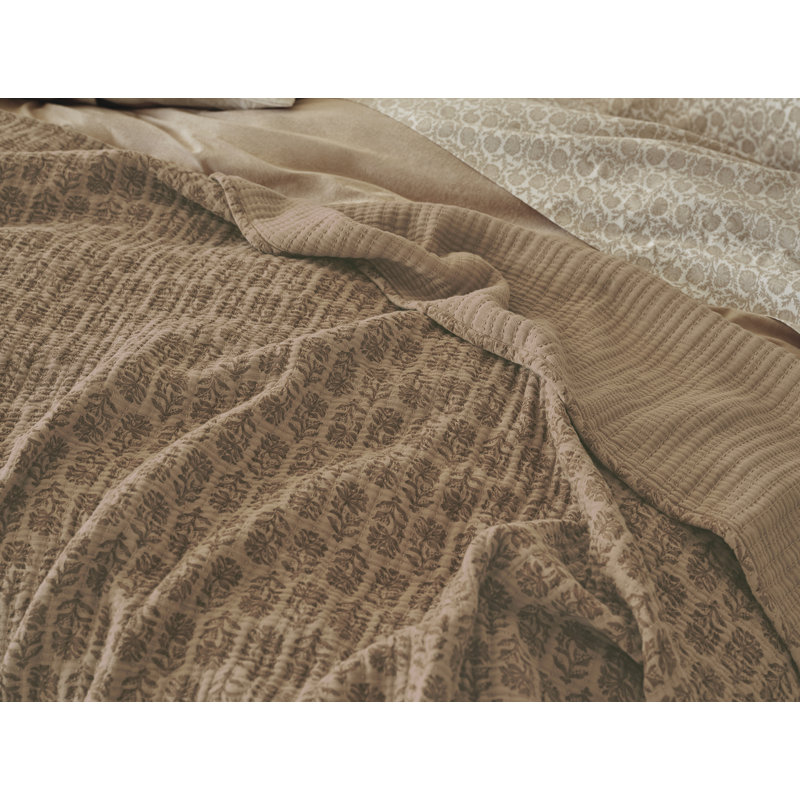 Mirada Organic Matelasse Blanket, 92" L x 90" W, Fawn Chrysanthemum