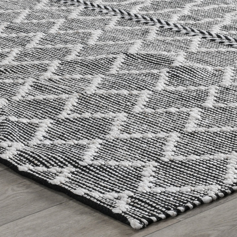 Handmade Black and Ivory Diamond Wool Synthetic 8' x 10' Rug