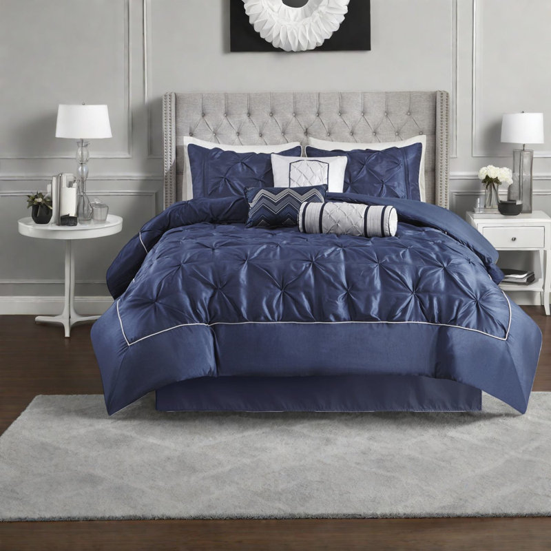 Ensemble de literie de luxe marine 7 pièces, polyester hypoallergénique, conception capitonnée élégante pour les chambres modernes