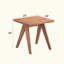 Table d'appoint à finition naturelle, une pièce intemporelle pour rehausser tout décor intérieur avec son charme rustique et sa fabrication robuste