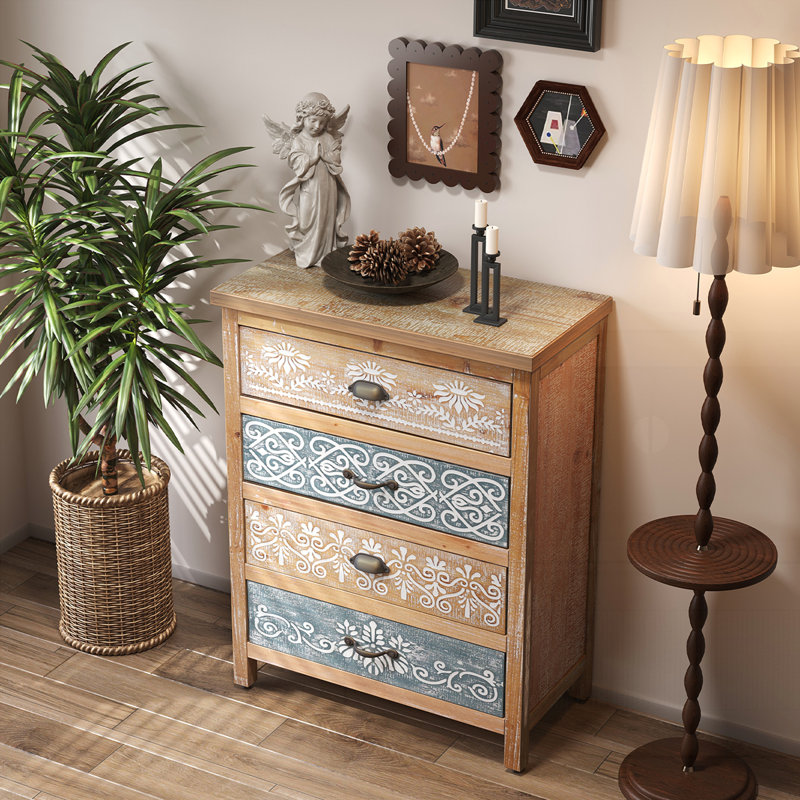 Commode vintage à 4 tiroirs avec motif en bois patiné et orné