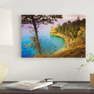 «Castle Rock, Lake Superior, Rocks National Lakeshore, Michigan» par Tim Fitzharris, reproduction sur toile tendue sur châssis