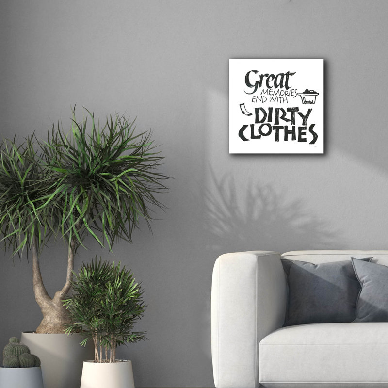 «Laundry Room 1 White» par Chris Paschke, art mural sur toile, H 18 po x l 18 po x P 0,75 po