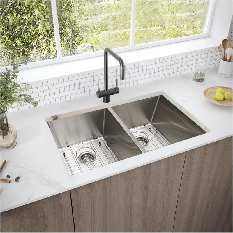 Évier encastrable moderne durable en acier inoxydable de calibre 16 pour les espaces de cuisine fonctionnels