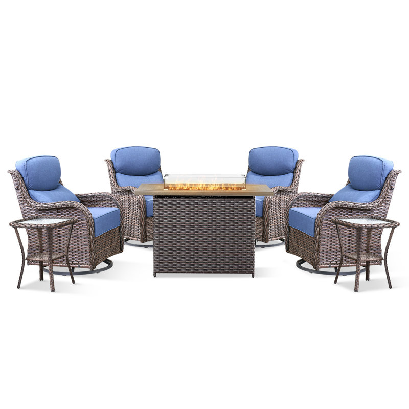 Ensemble de conversation d'extérieur en osier 7 pièces avec foyer rectangulaire Wickes, 4 fauteuils pivotants avec coussins épais de 6 po