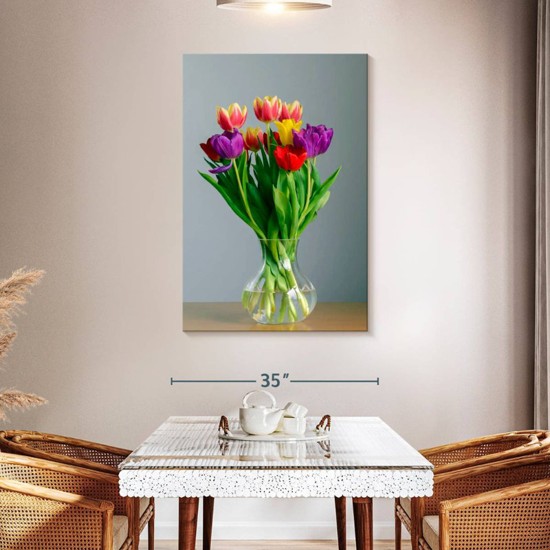 Harnek tulipes dans un vase en verre, H 48 po x l 32 po