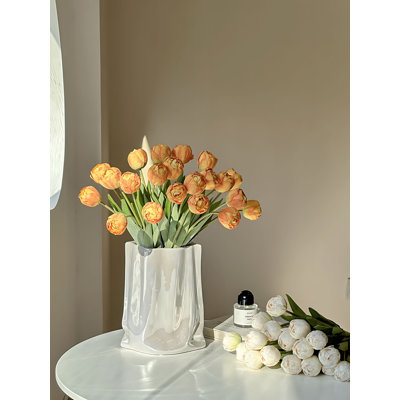 Arrangement de tulipes dans un vase