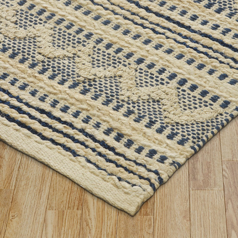 Tapis rayé bleu et beige à chevrons, Rectangle 7 pi 9 po x 9 pi 9 po