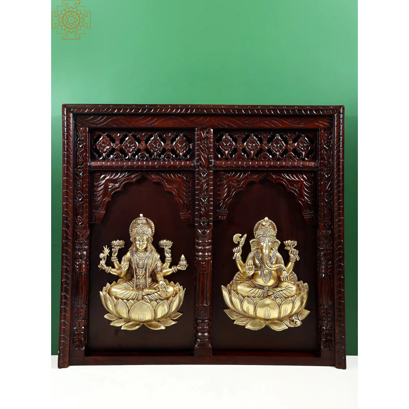 Panneau mural en bois sculpté à la main de 39,5 po avec des idoles en laiton Ganesha et Lakshmi - art mural traditionnel indien