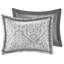 Édredon grand lit. Luxe élégant. . 8 Comprend un édredon, des taies décoratives, des coussins décoratifs Euro et une jupe de lit. Argent lavable à la machine. Magnifique médaillon. 8 pièces avec vapeur-120945212-120945210