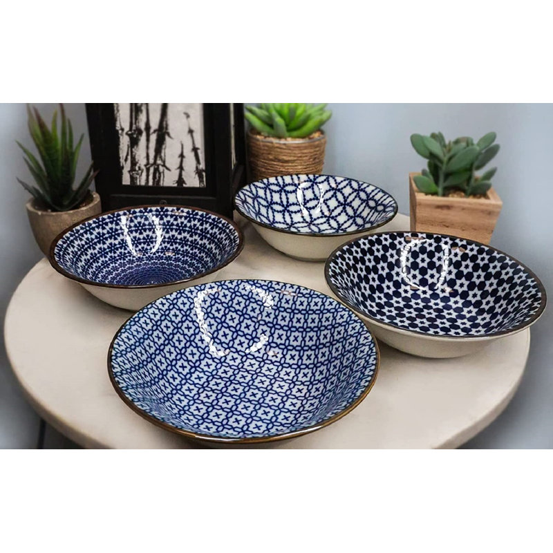 Red Barrel Studio® fabriqué au Japon, motifs géométriques bleus, porcelaine émaillée, soupe de repas de riz, bols à soupe, bol de 5,5 po de diamètre, ensemble de 4 accessoires de cuisine de cuisine japonaise
