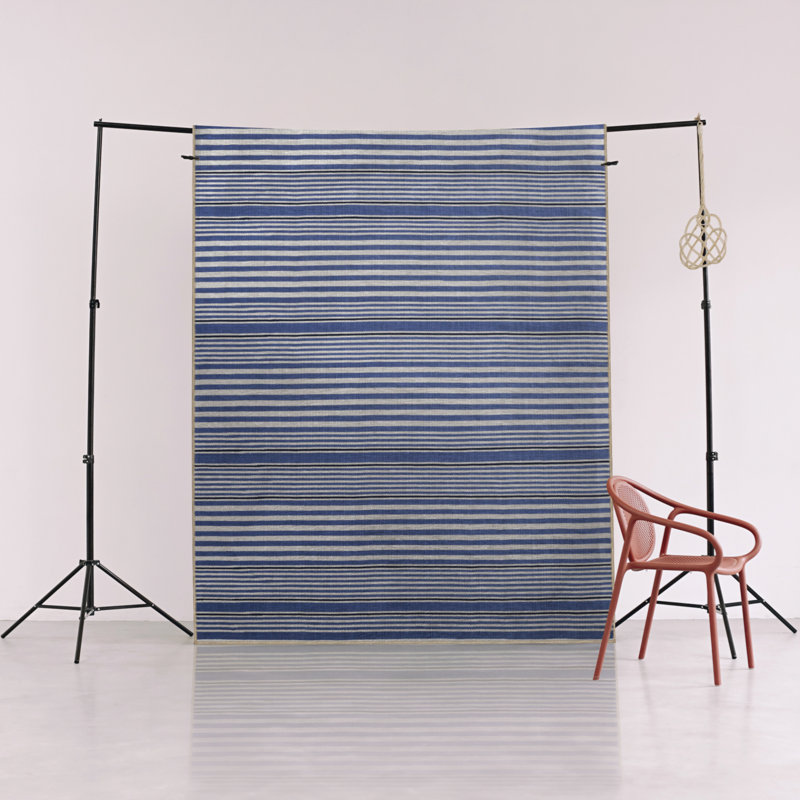 Tapis décoratif moderne à motif géométrique bleu à rayures géométriques, Tapis de couloir 2 pi 8 po x 7 pi 11 po