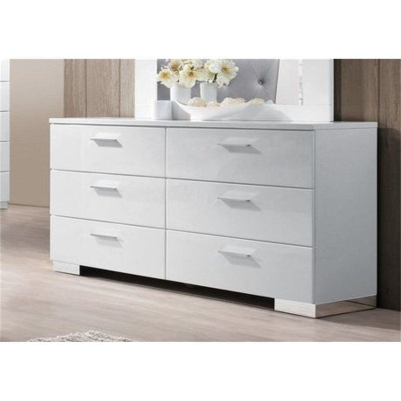 Commode blanche sophistiquée pour les chambres modernes, rehaussant le rangement et le style.