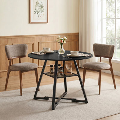Table de salle à manger ronde industrielle Ameah de 119 cm (47 po) noire et chaises de salle à manger rembourrées marron en bois massif (2 pièces), table de cuisine fixe avec étagère de rangement en filet et pieds croisés pour les repas et les réunions de famille.