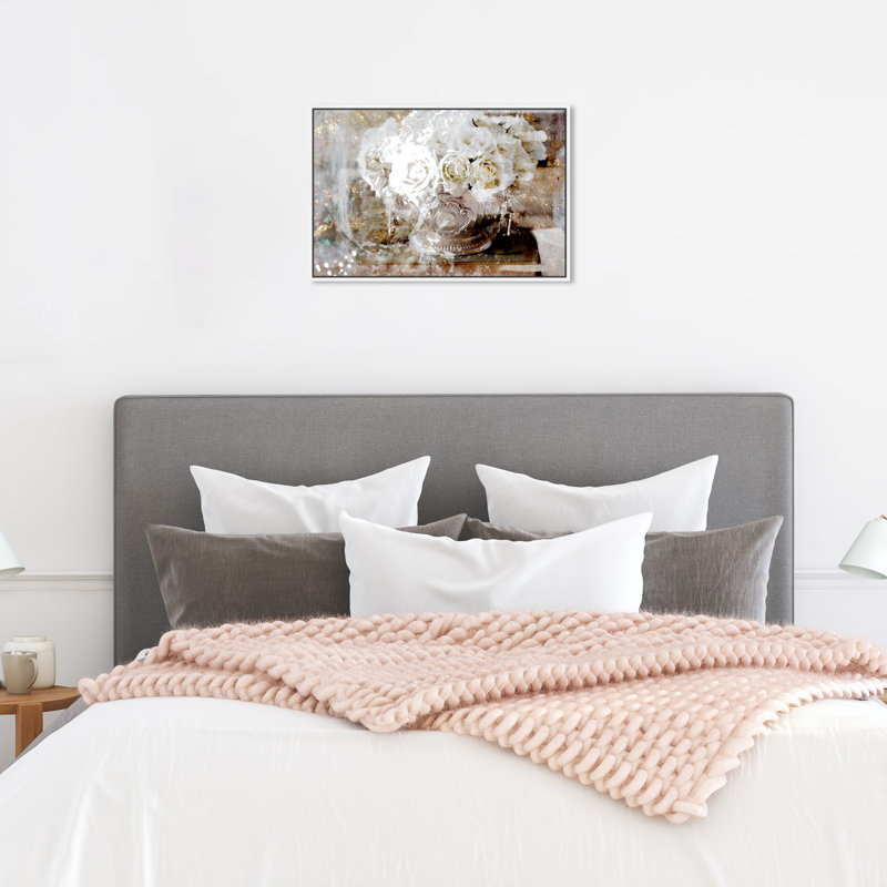 Floral and Botanical Glam Serving Roses Florals - impression d'art graphique, H 24 po x l 16 po, Cadre blanc