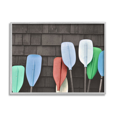 «Mixed Ores Against Beach Shed Boating Paddle» par Daphne Polselli - Photographie de cadre flottant sur toile