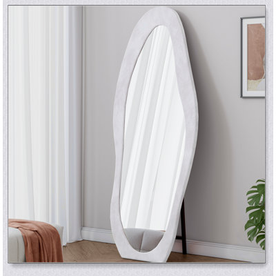 Miroir pleine longueur ondulé, 63 po x 24 po, cadre en bois enveloppé de flanelle, idéal pour les chambres à coucher, les salons et les vestiaires
