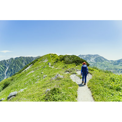 Woman Hiking in Okudainichidake by Yagi-Studio