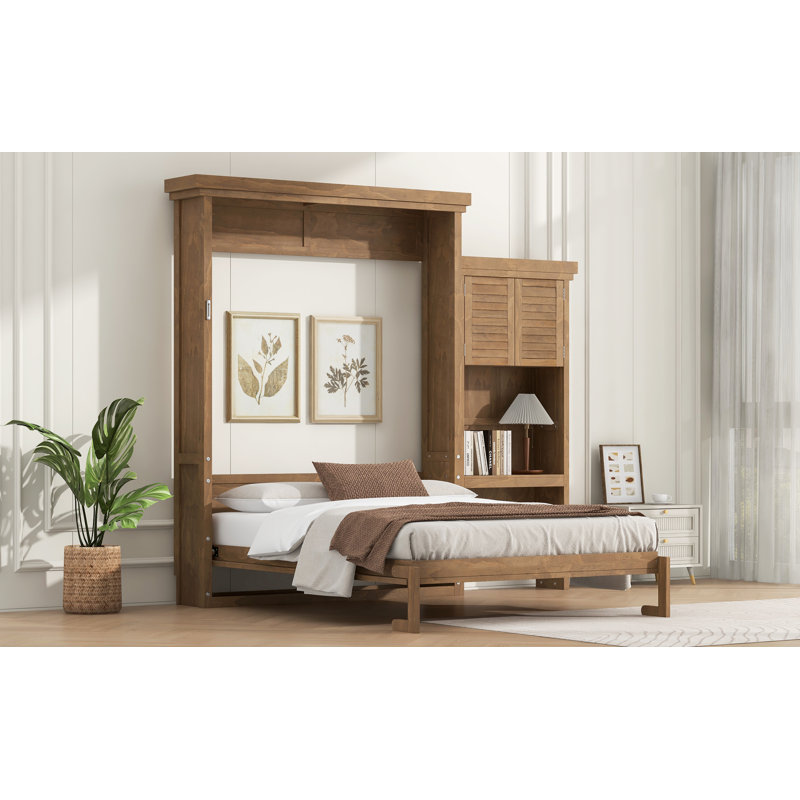Grand lit escamotable avec plusieurs tablettes de rangement et décoration à persiennes, couleur bois