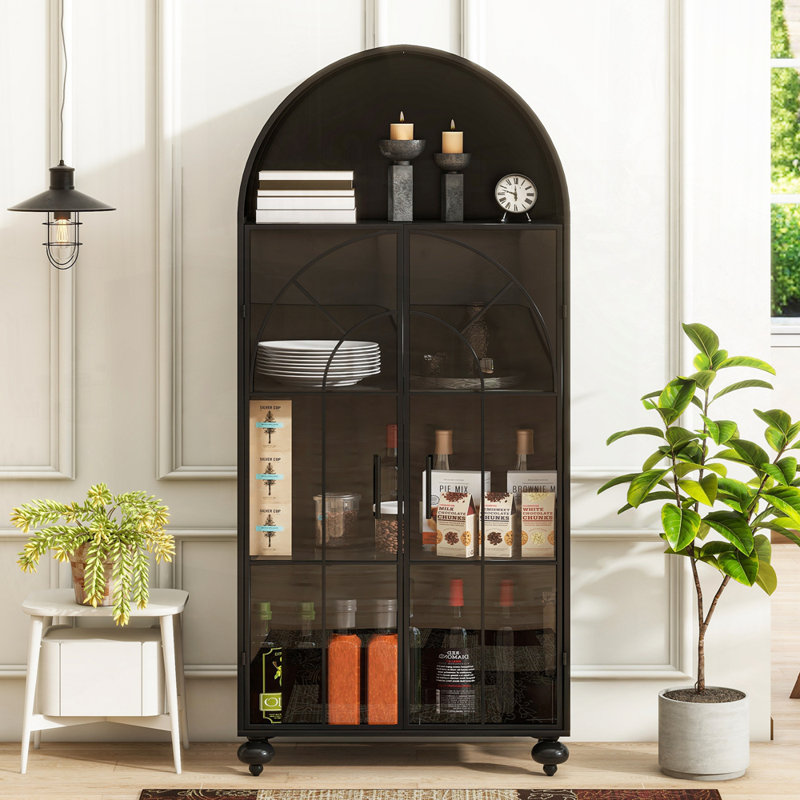 Charmante armoire de rangement arquée pour diverses pièces, rehaussant le décor et la fonctionnalité