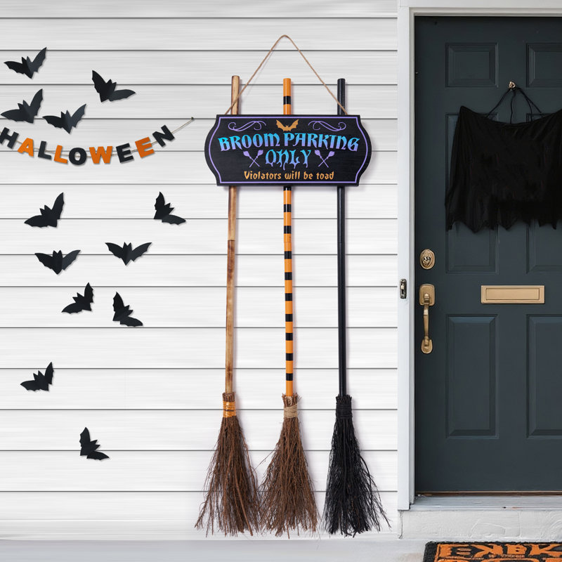 Panneau d'Halloween avec 3 balais de sorcières en bois
