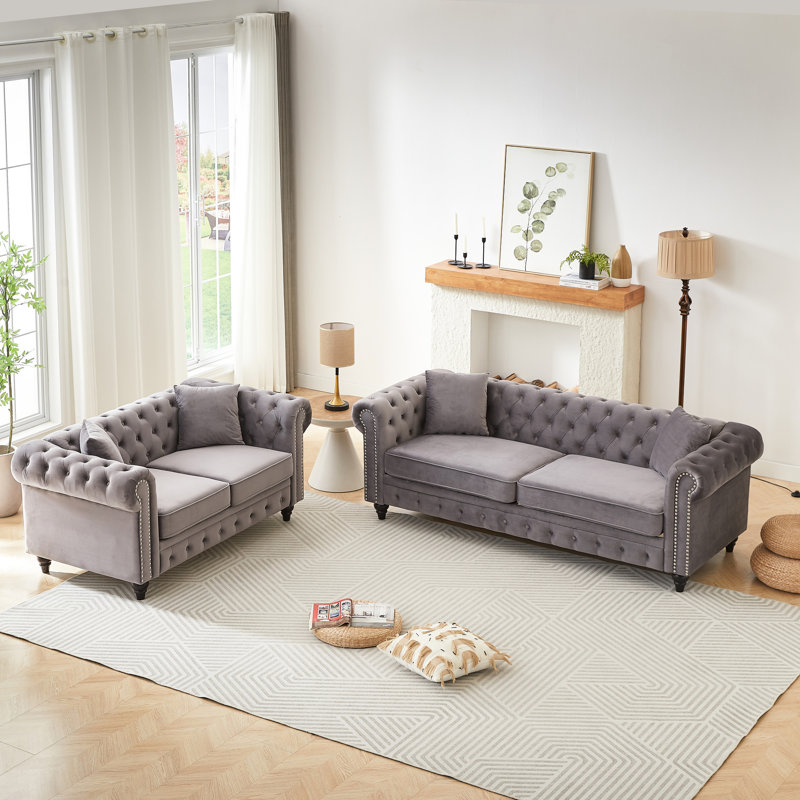 5 sièges modernes en velours gris, avec structure en pin massif et 4 coussins avec accoudoirs roulés, boutons et structure
