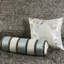 Couvre-lit pour très grand lit avec broderie sur coussins décoratifs, fausse soie bleue / brune 5 pièces-126059888-126059890