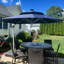 Parasol en porte-à-faux rond avec base 11 pi Lilibeth, bleu marine-365292830