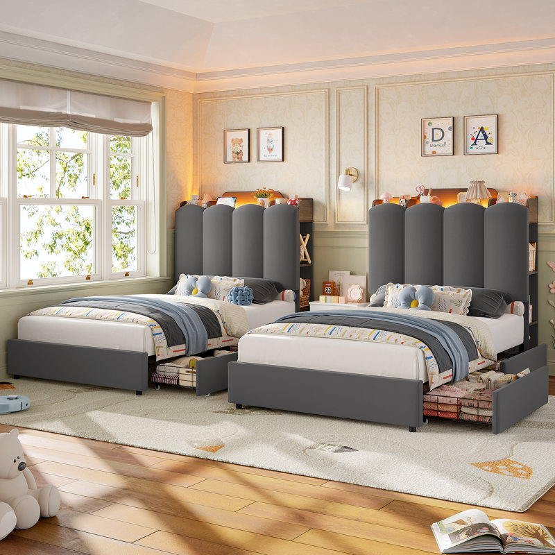 Structure de lit tapissier avec éclairage DEL, ports USB, casiers latéraux et 2 tiroirs de rangement sous le lit, lit plateforme gris moderne