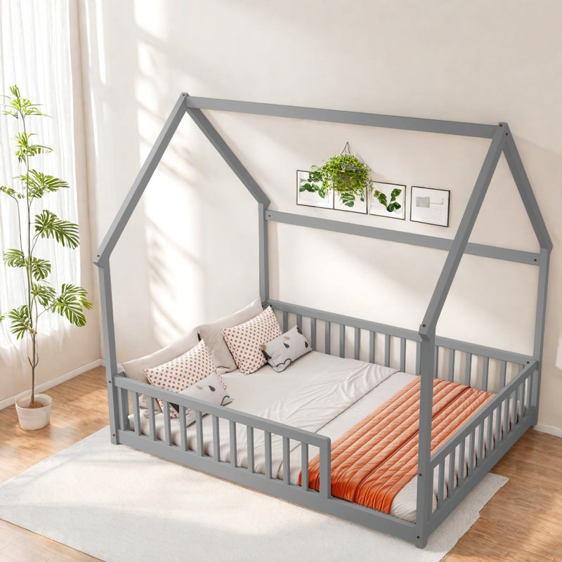 Lit double pleine grandeur, garde-corps en bois de pin, chambre d'enfant pour la ferme