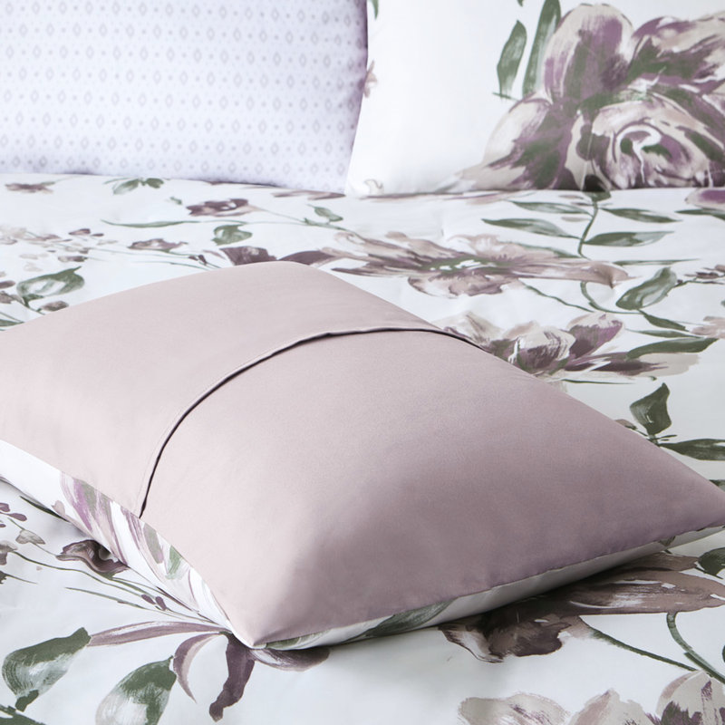 Très grand lit dans un sac avec édredon floral, draps, motif taupe mauve, drap-housse élastique aux couleurs douces, drap,
